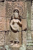 Ta Som temple - bas reliefs of devatas